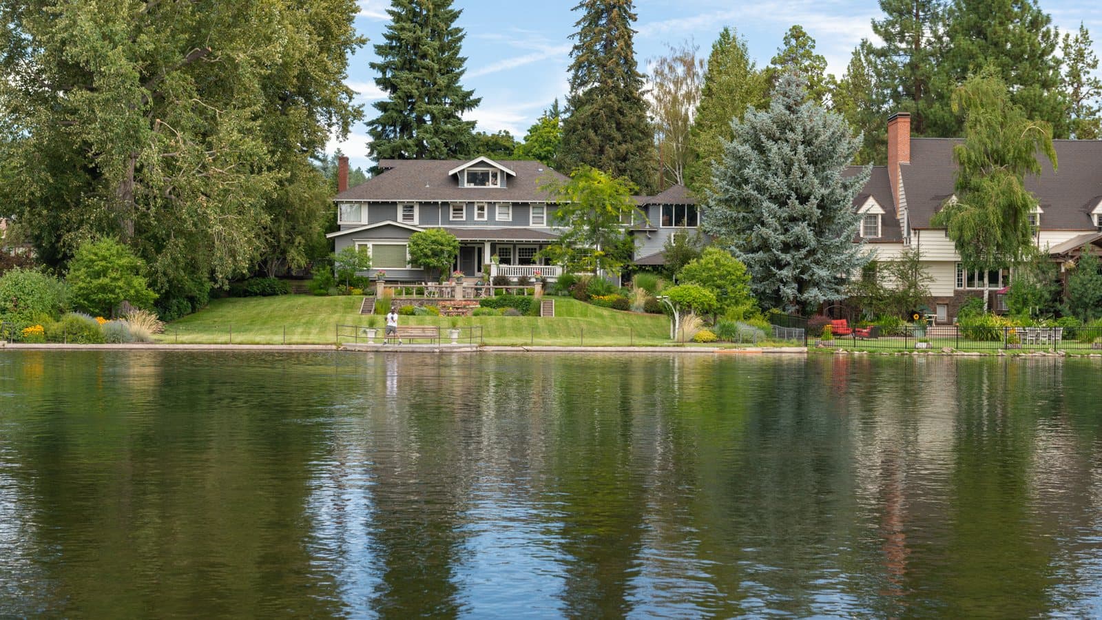 Houses among the trees on Mirror Pond, Bend